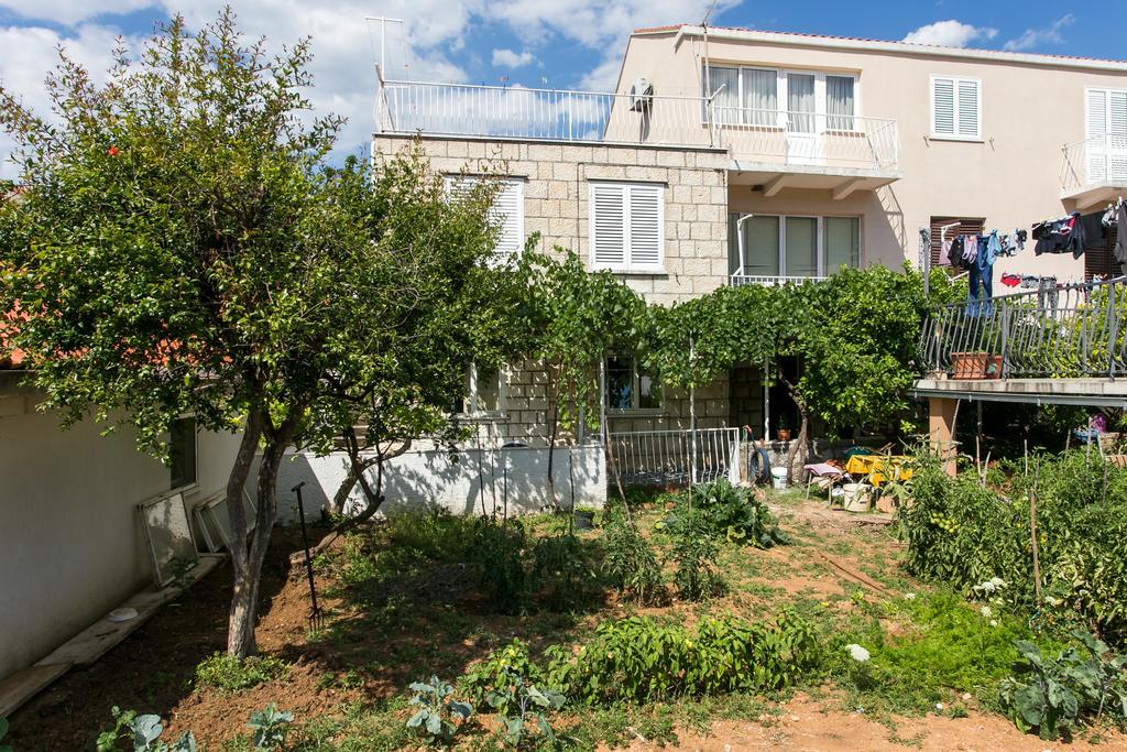Apartment Hrvoje Place